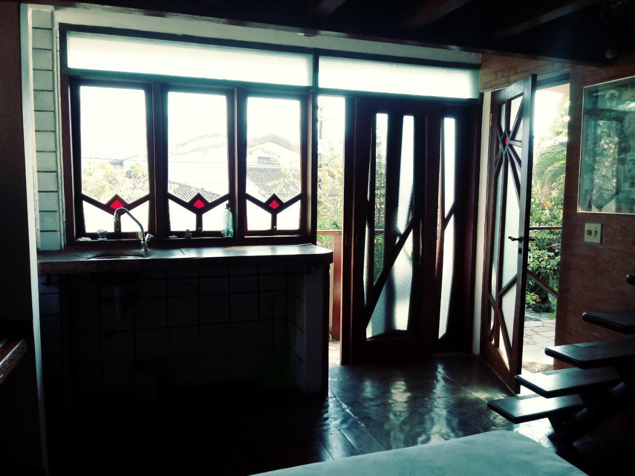Lindas Suites A Uma Quadra Da Praia E Centro Ubatuba Exterior photo